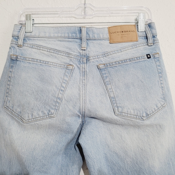 Lucky Brand Women’s Mid Rise Authentic Straight Crop Jeans Light Wash Size 2/26 - Picture 6 of 16